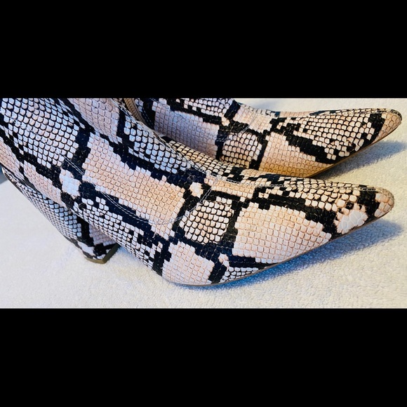 Almost Brand New Boots By PRETTY LITTLE THING - box 23 - Picture 4 of 8